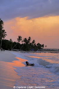 After a greit dive day relaxing on the beach by Cipriano (ripli) Gonzalez 